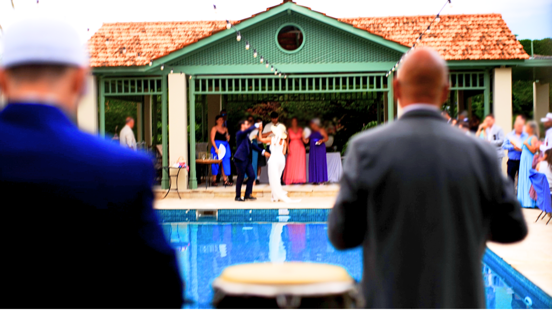 Sabor a Son tocando en una boda
